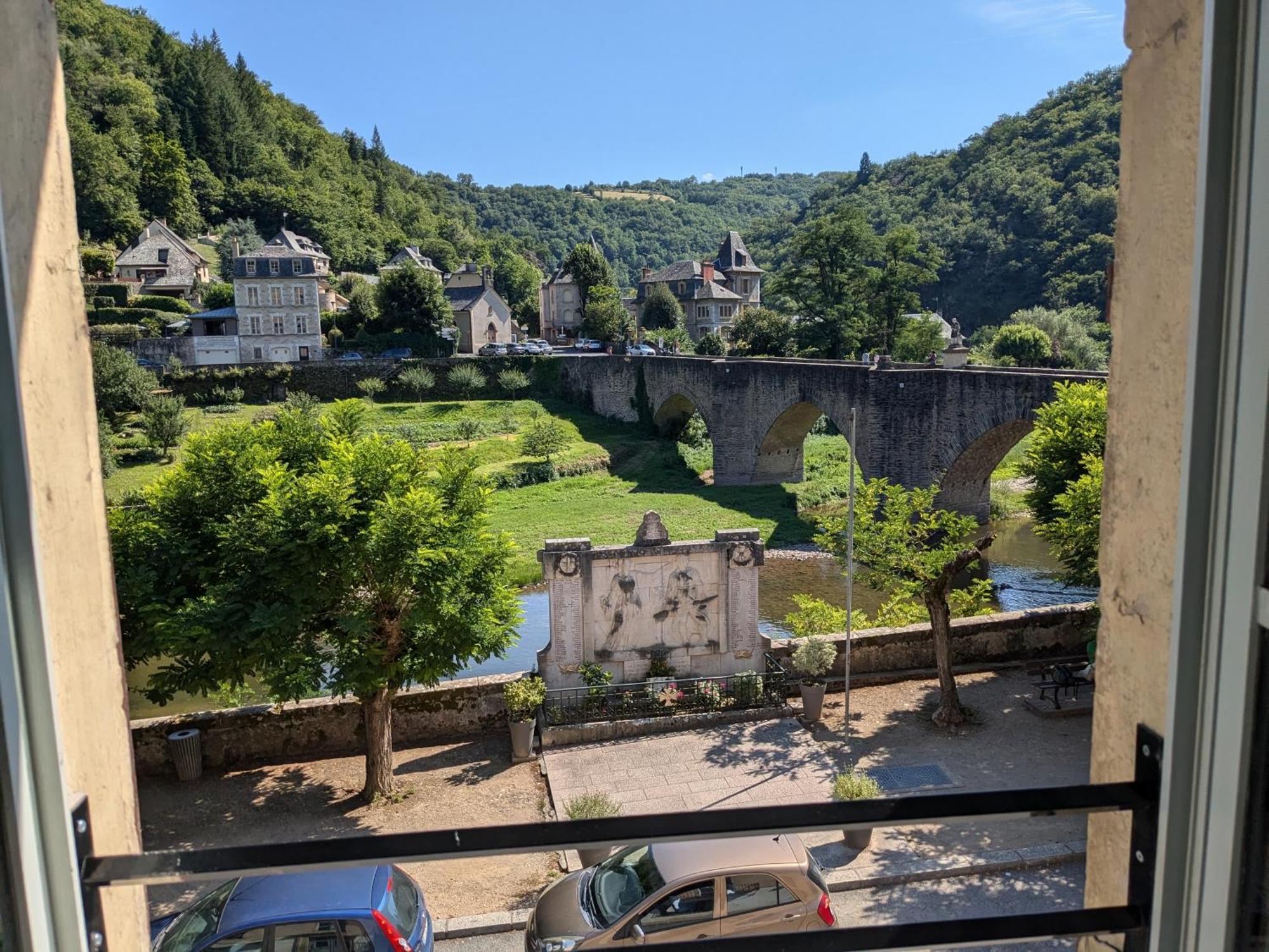 エスタン Chez Cornelia Bed & Breakfast エクステリア 写真
